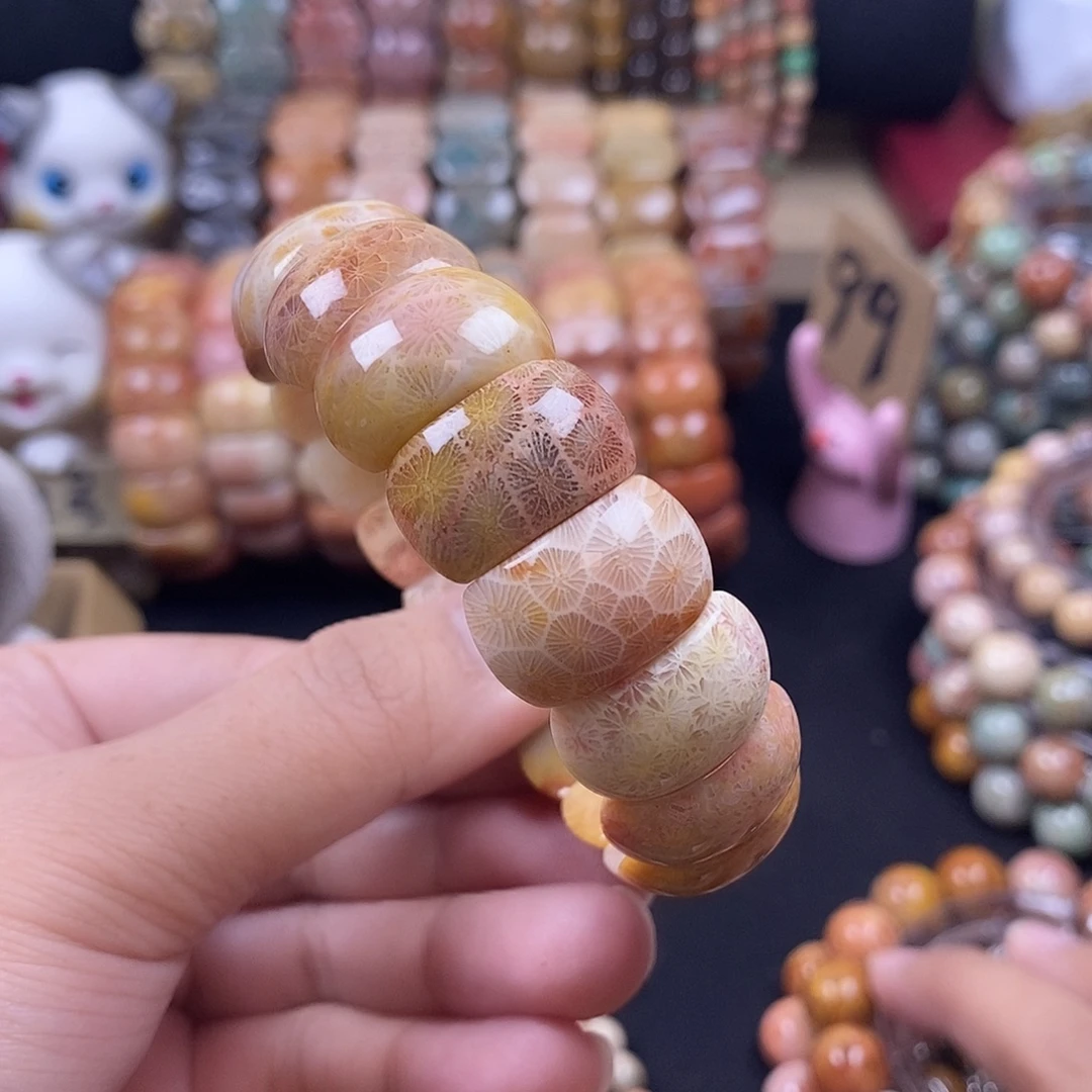 未镶嵌手牌硅化珊瑚（珊瑚玉）满花 1
