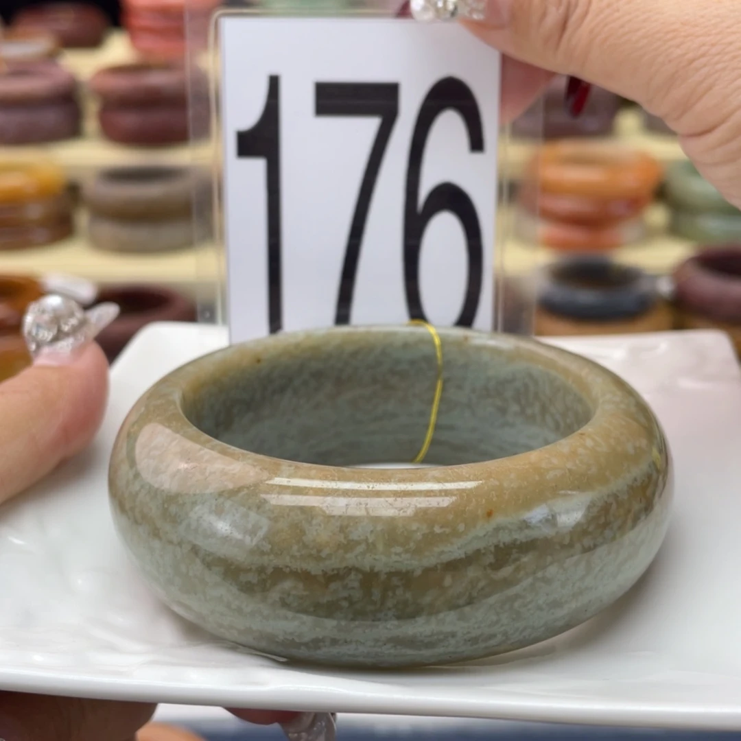 【闪购商品】石英质玉手镯未镶嵌