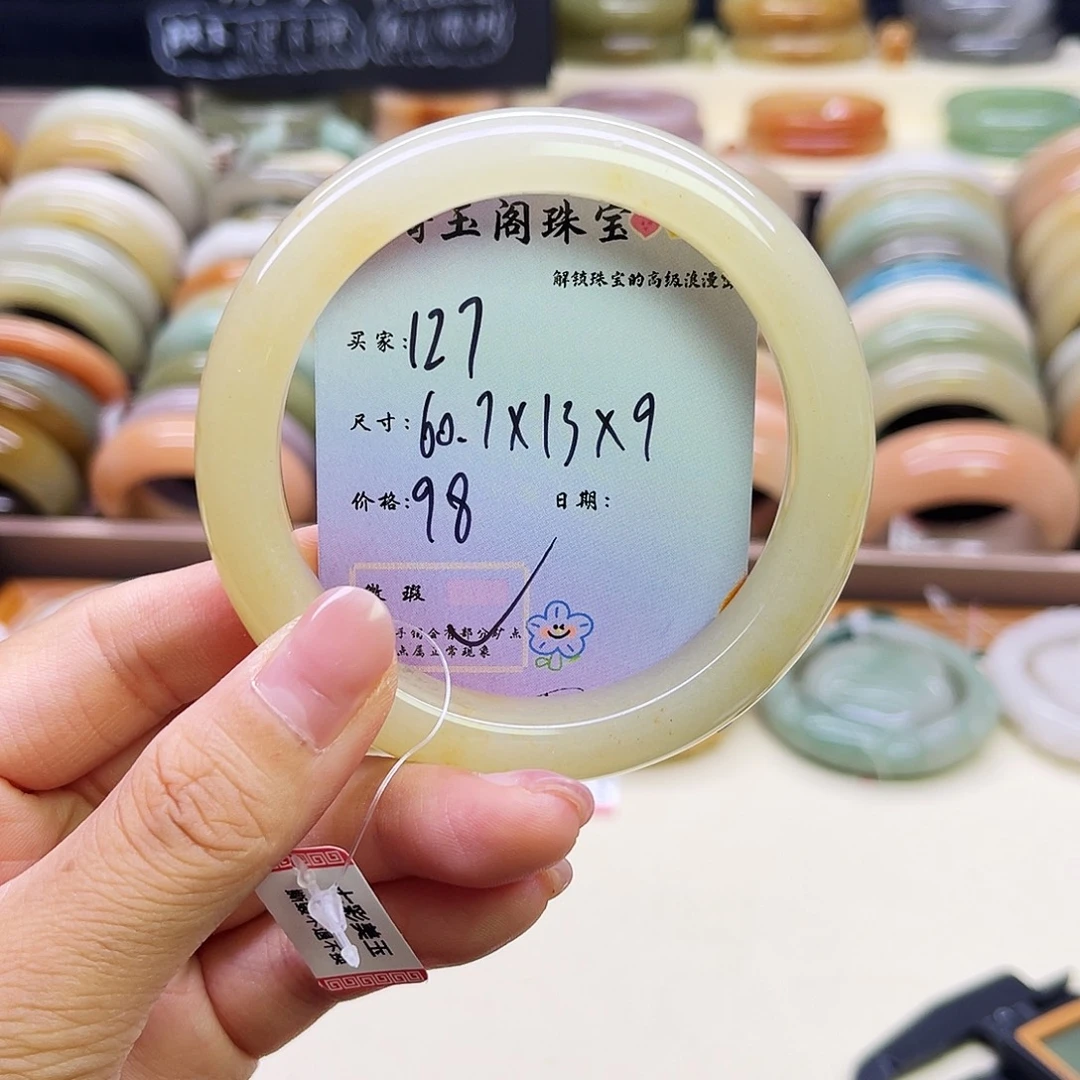 未镶嵌手镯石英岩玉