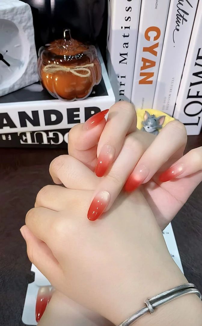 【致爱】纯手工穿戴甲渐变金色玻璃珠猫眼显白气质光疗甲片可拆卸