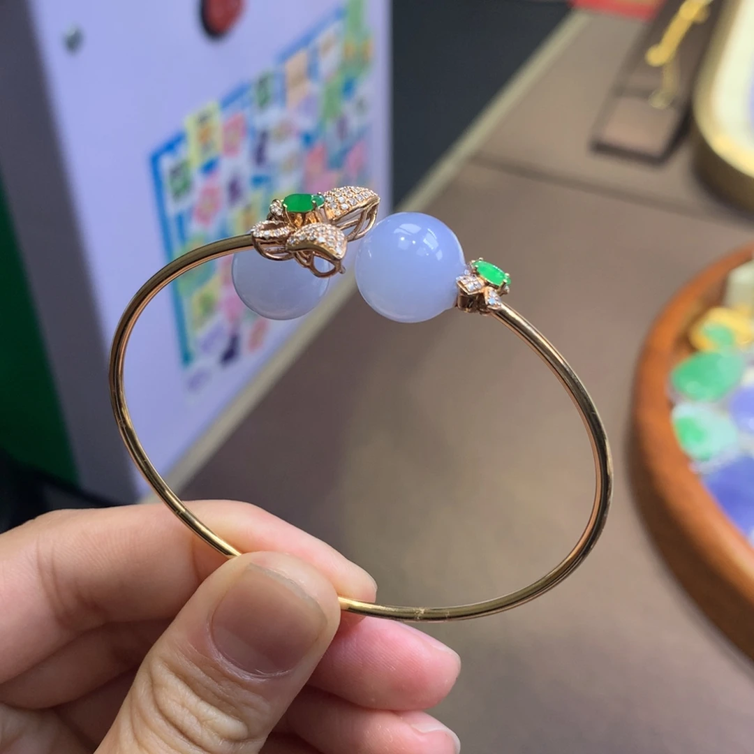 翡翠18K金镶嵌颈饰翡翠