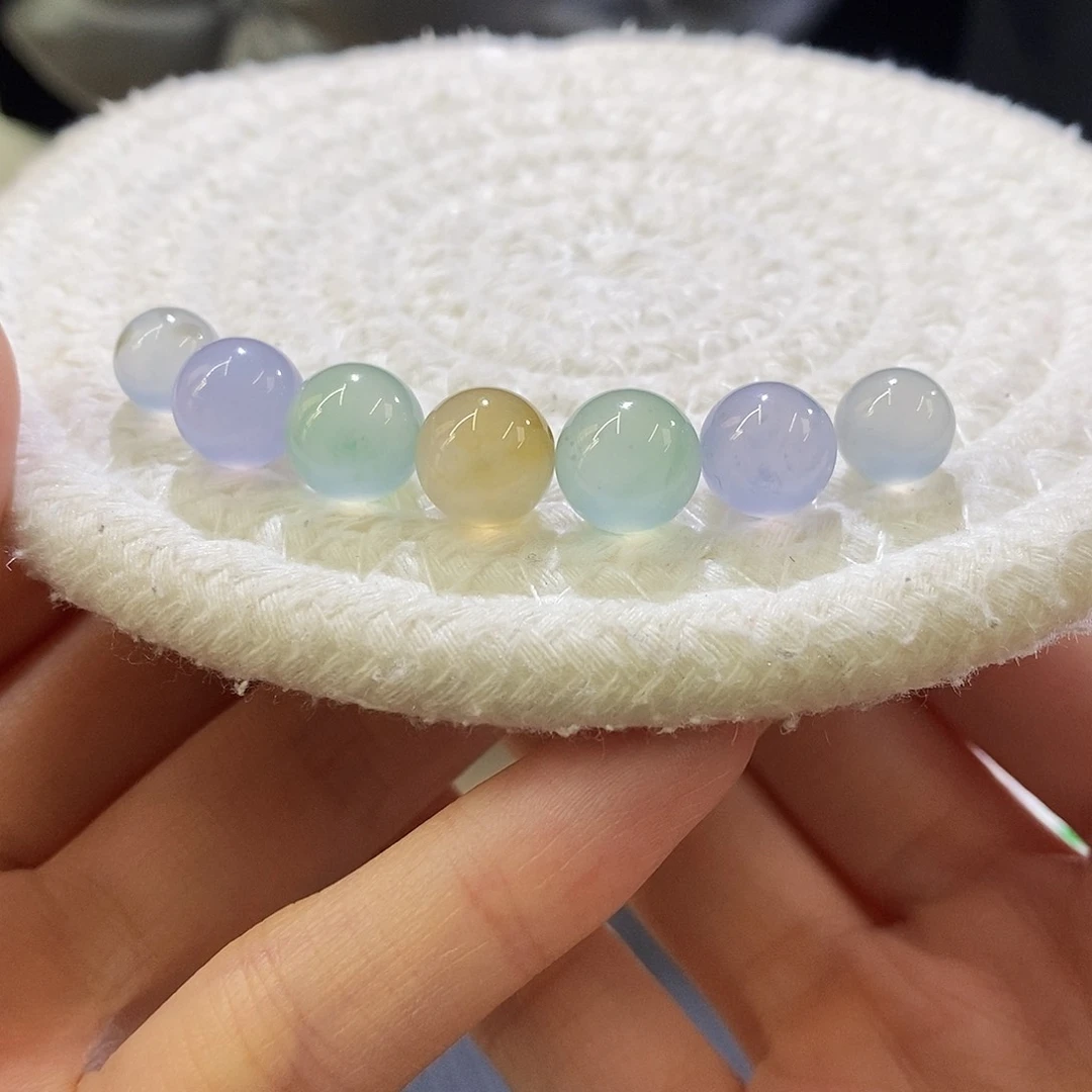 未镶嵌挂件翡翠单颗价，多样性发其一