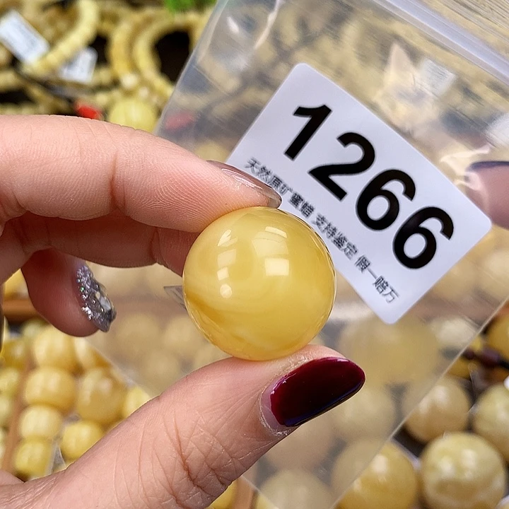 琥珀未镶嵌珠宝奇石24