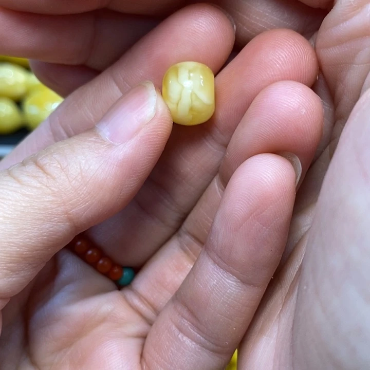 蓝***莓未镶嵌琥珀裸石原矿琥珀蜜蜡配饰