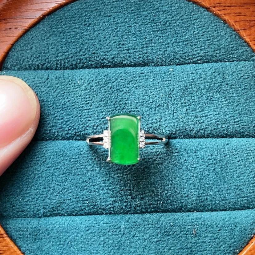 【闪购商品】翡翠戒指银S925镶嵌9****子兮兮