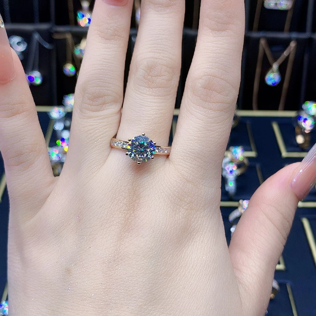 18K金镶嵌合成碳硅石（莫桑石）戒指/指环正****锅