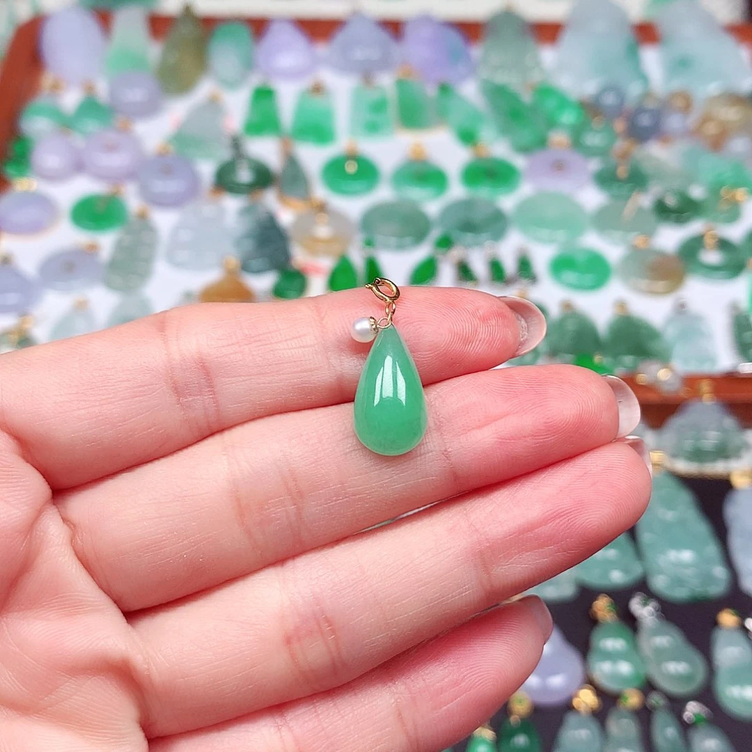 翡翠颈饰18K金镶嵌天然翡翠A货