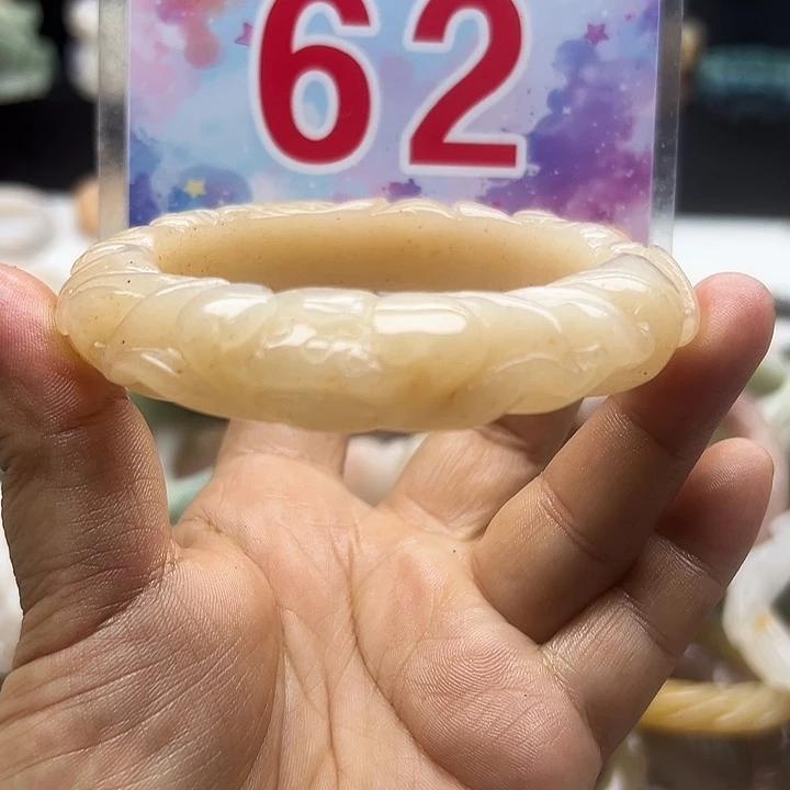 未镶嵌手镯石英岩玉