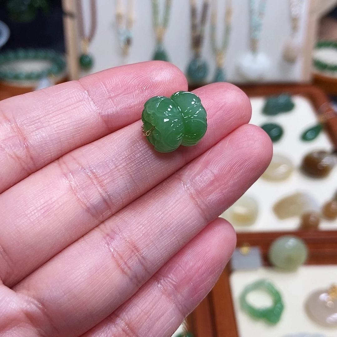 吊坠(赠链)未镶嵌和田玉