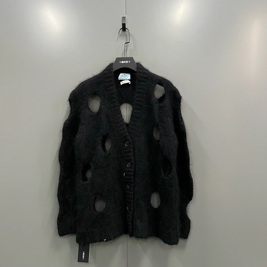 95新 Prada/普拉达 （jp）217 黑色破洞开衫 38码/