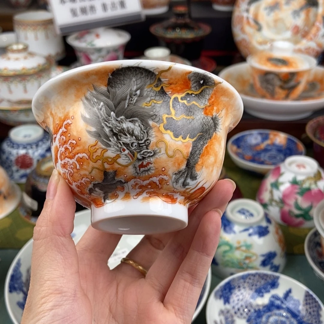 陶瓷的设计师是一个人的