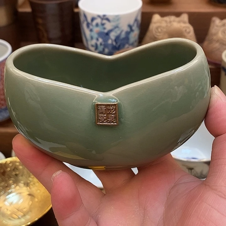 中古物品默认微瑕，谨慎参拍，满18包邮！