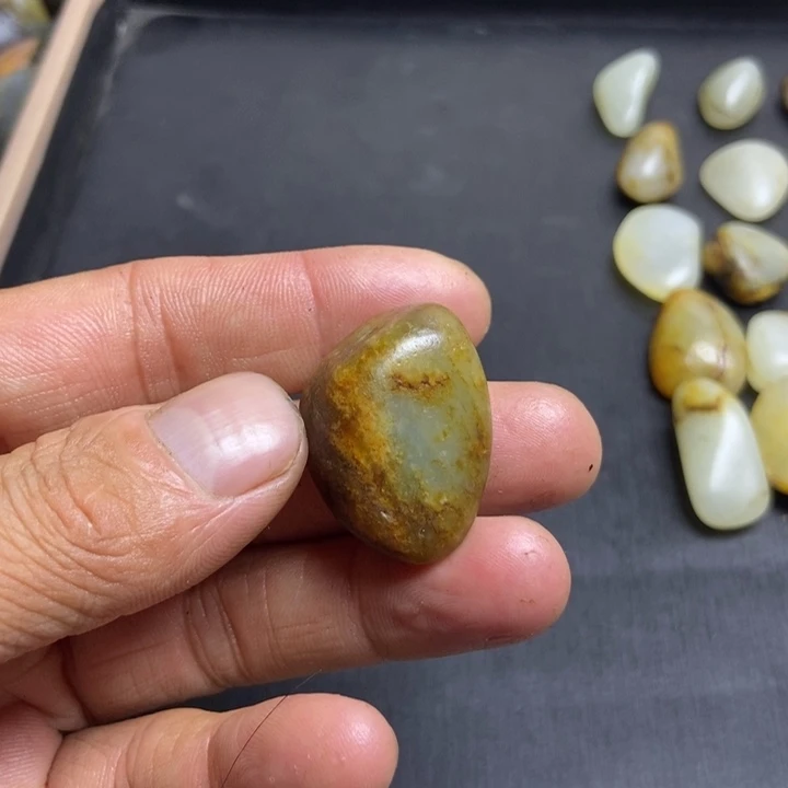 清***粥和田玉（糖玉）未镶嵌珠宝奇石