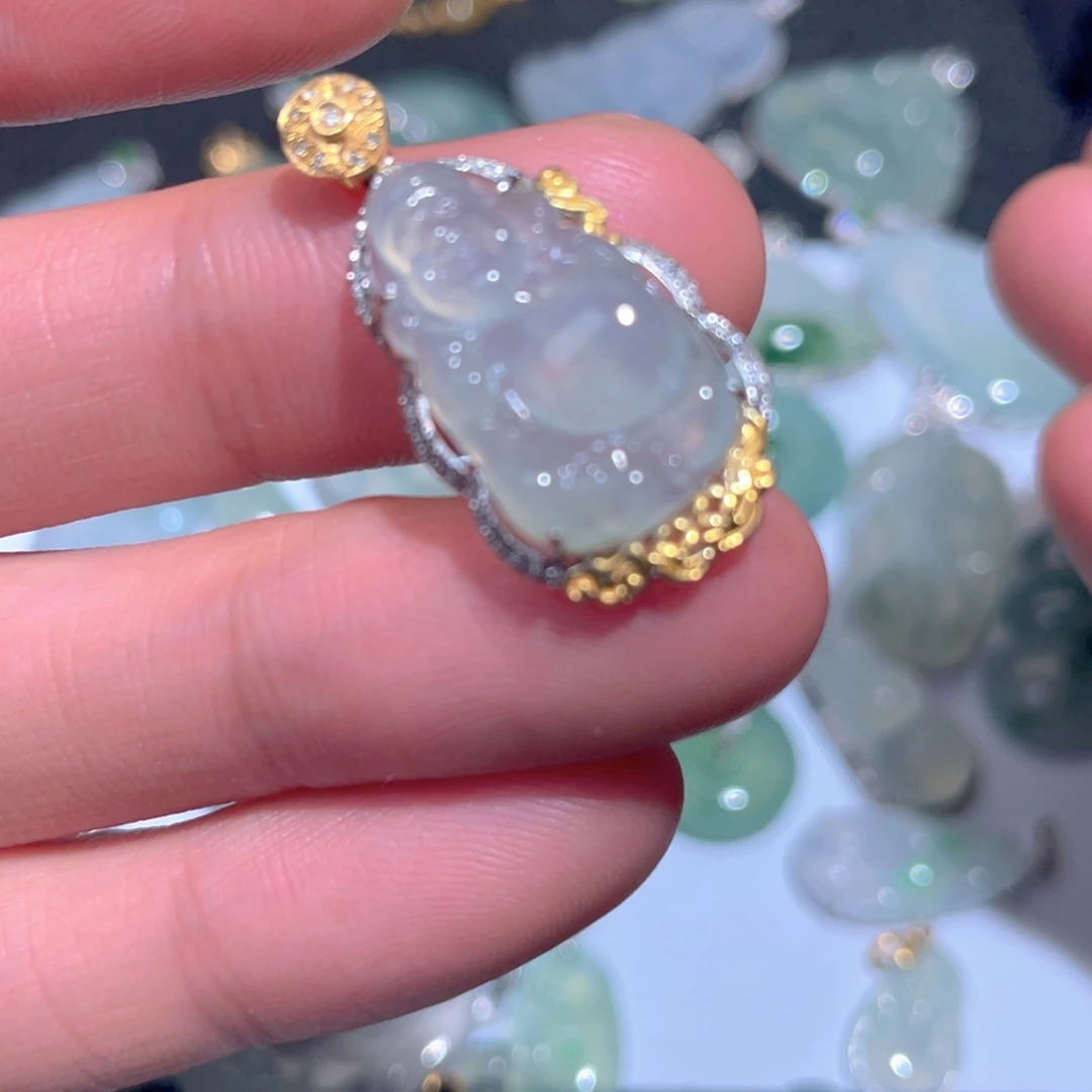 翡翠颈饰18K金镶嵌翡翠