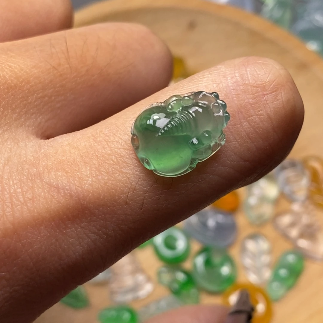 翡翠未镶嵌颈饰翡翠