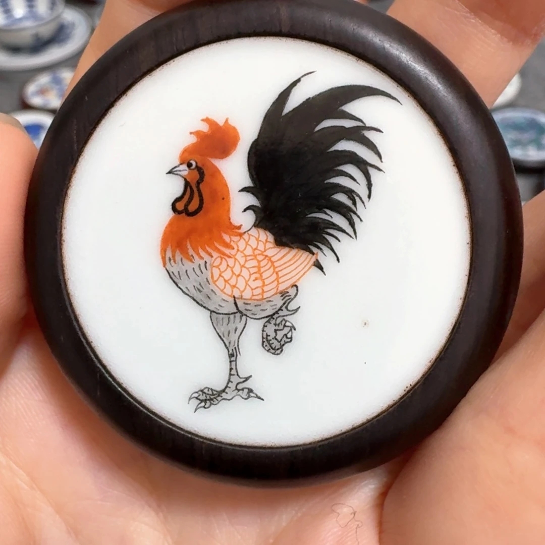 最***遇瓷片粉彩鸡挂件一个