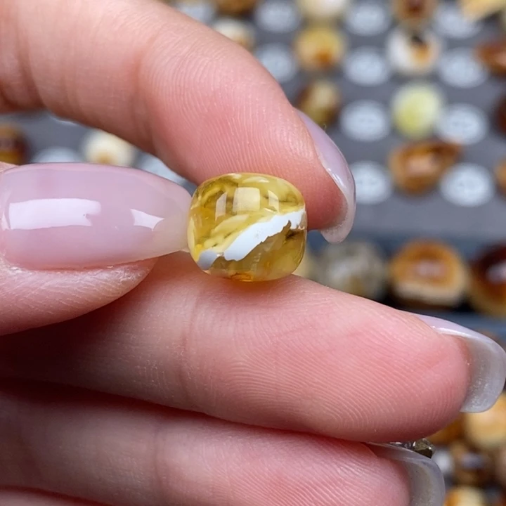 琥珀颈饰未镶嵌老型