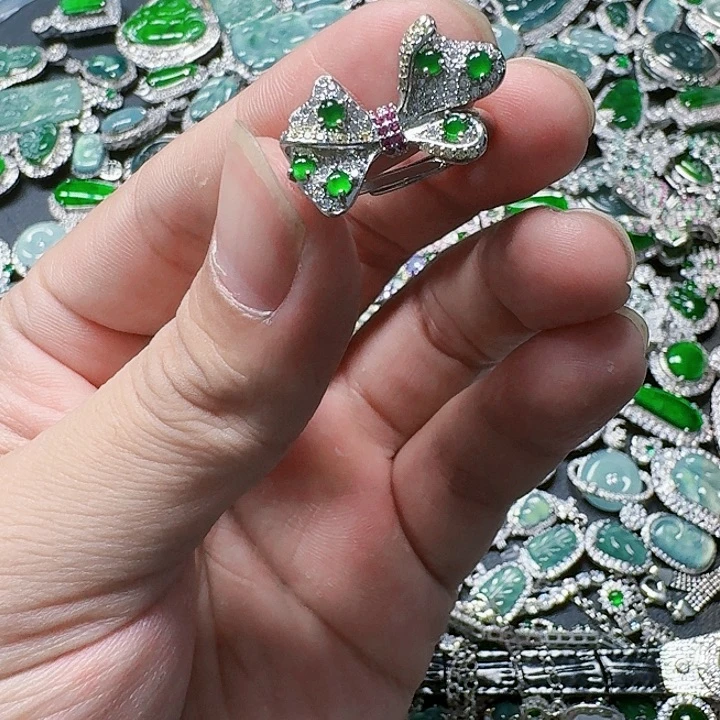 翡翠颈饰未镶嵌天然A货翡翠放漏