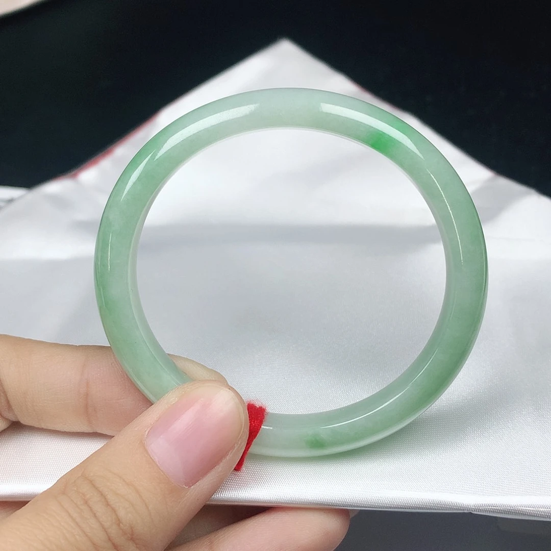 翡翠手镯未镶嵌4013贵