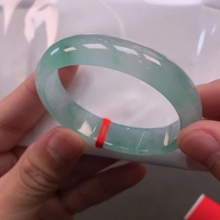 翡翠手镯未镶嵌翡翠