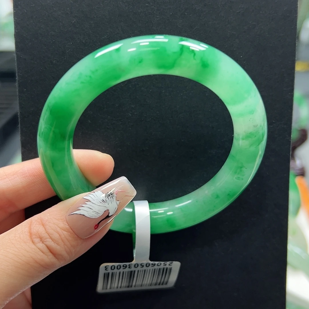 C***.未镶嵌手镯石英质玉（非洲翠）