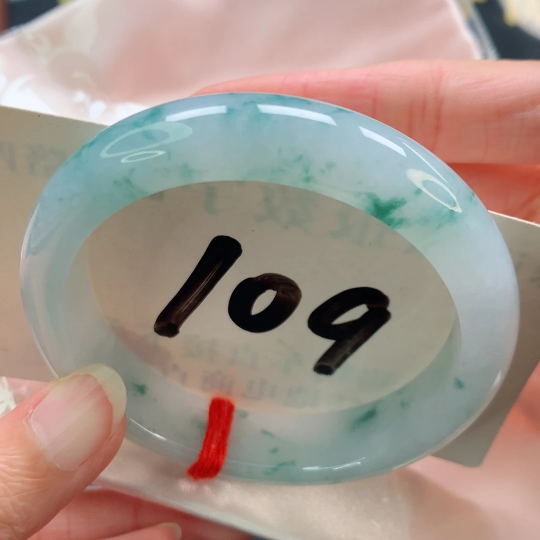 未镶嵌手镯翡翠正圈胶润白底飘蓝花