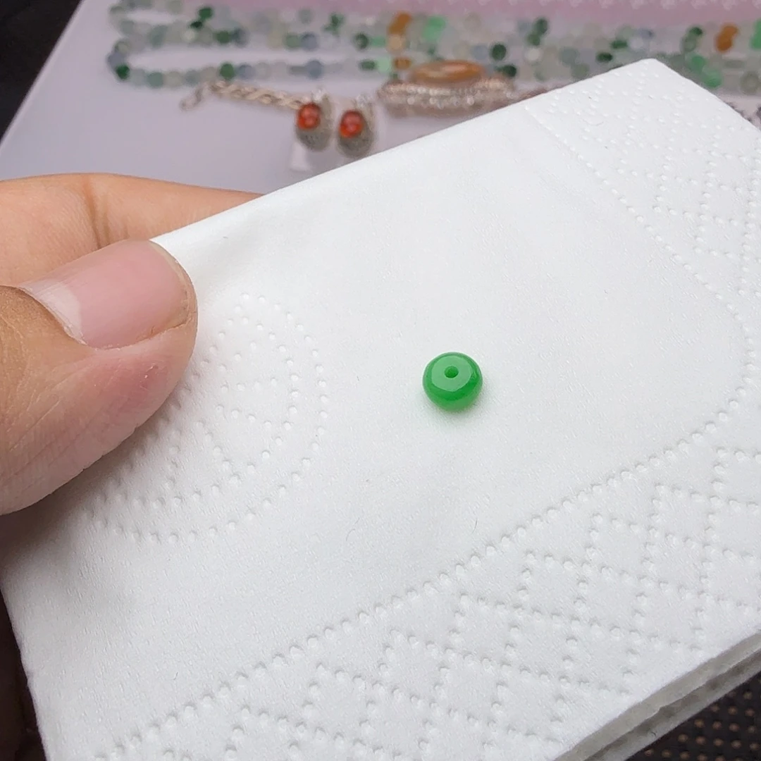 翡翠散珠冰阳绿鼓珠尺寸4.8