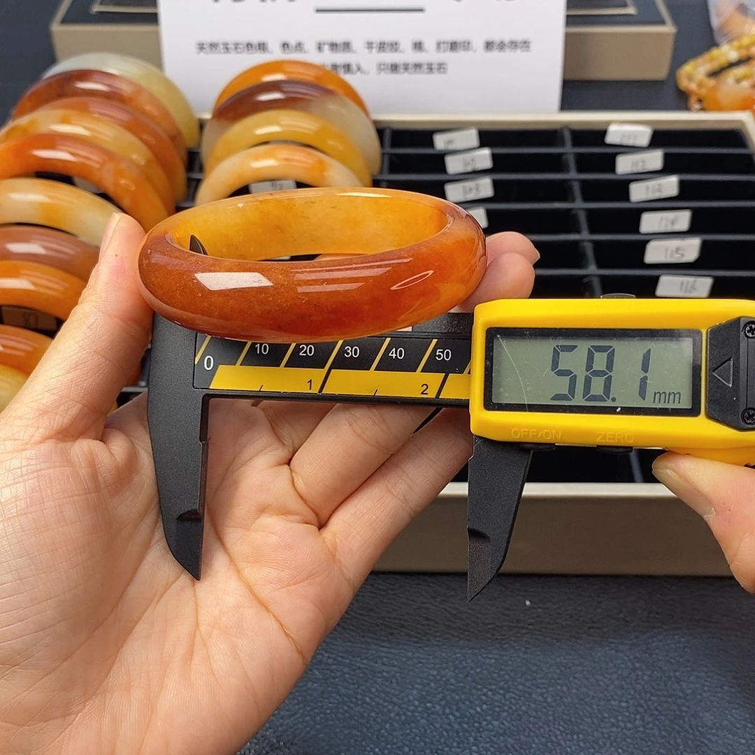 未镶嵌石英质玉（黄龙玉）手镯95 号茄子山金沙老油红如血黄龙