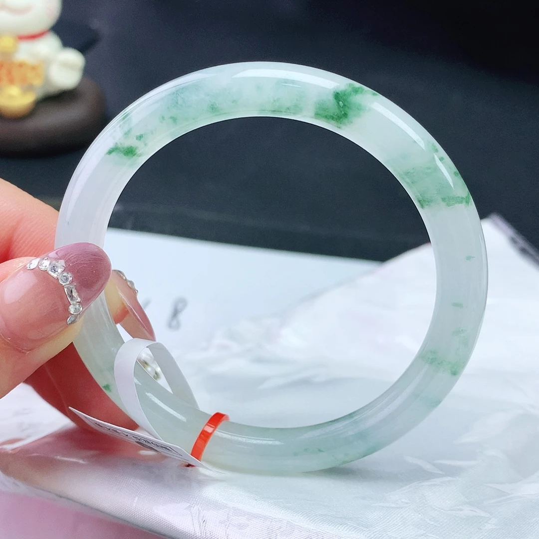 翡翠手镯未镶嵌54圈