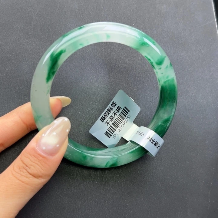 石英质玉未镶嵌手镯+周周58.8