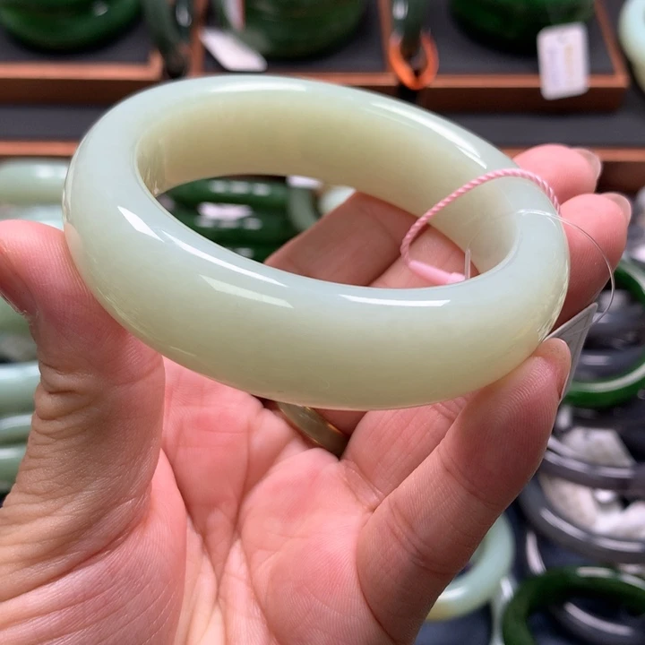 【闪购商品】未镶嵌手镯和田玉
