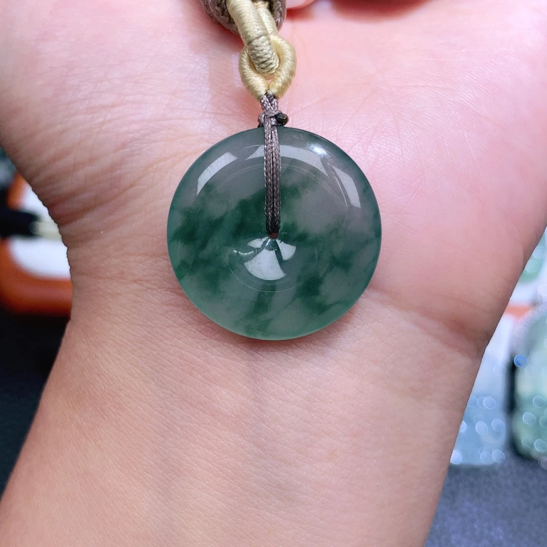 翡翠未镶嵌颈饰快***人扣子