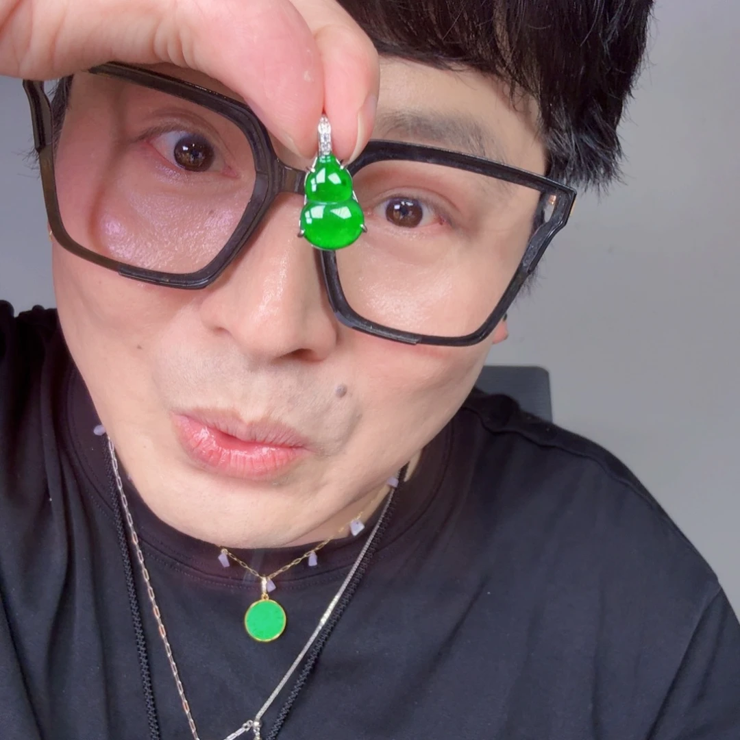 颈饰未镶嵌翡翠一件