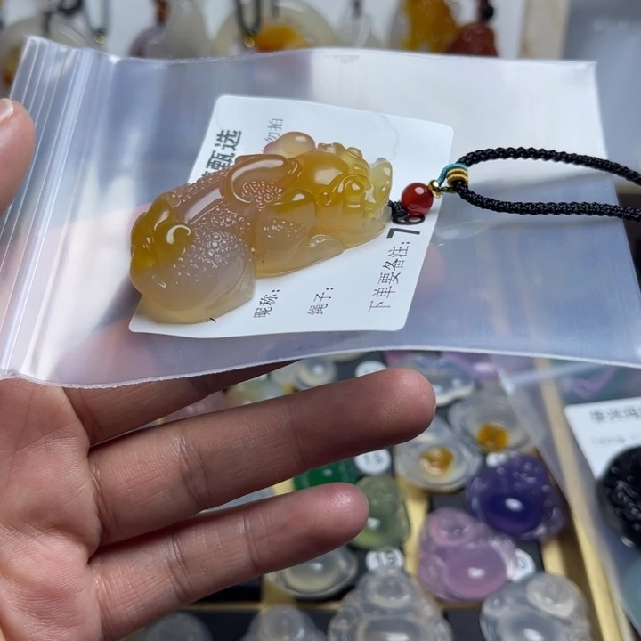 玛瑙/玉髓颈饰未镶嵌小****?