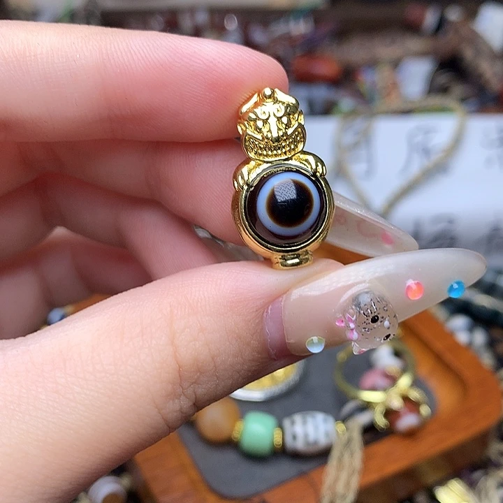 未镶嵌发一个玛瑙/玉髓