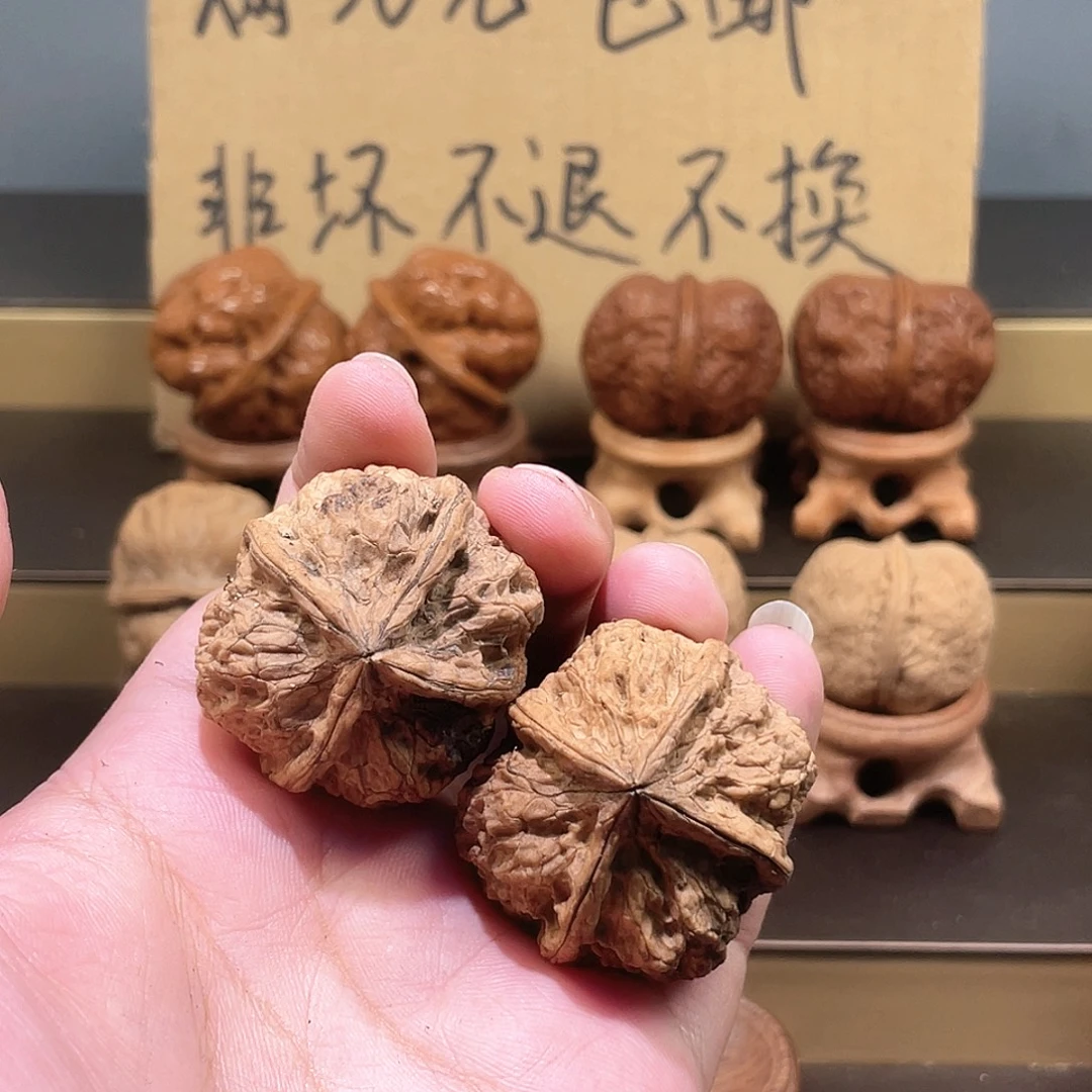 文玩核桃把件飘雪