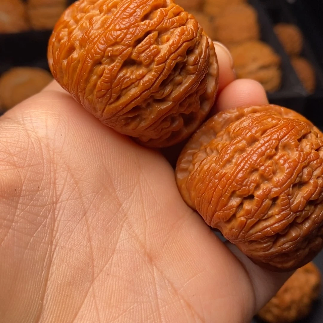 文玩核桃把件秦岭野生核桃