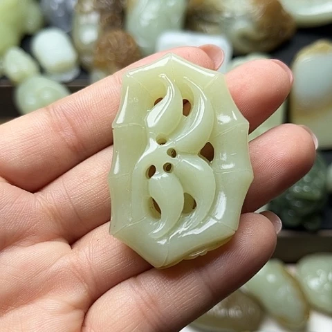 颈饰未镶嵌和田玉