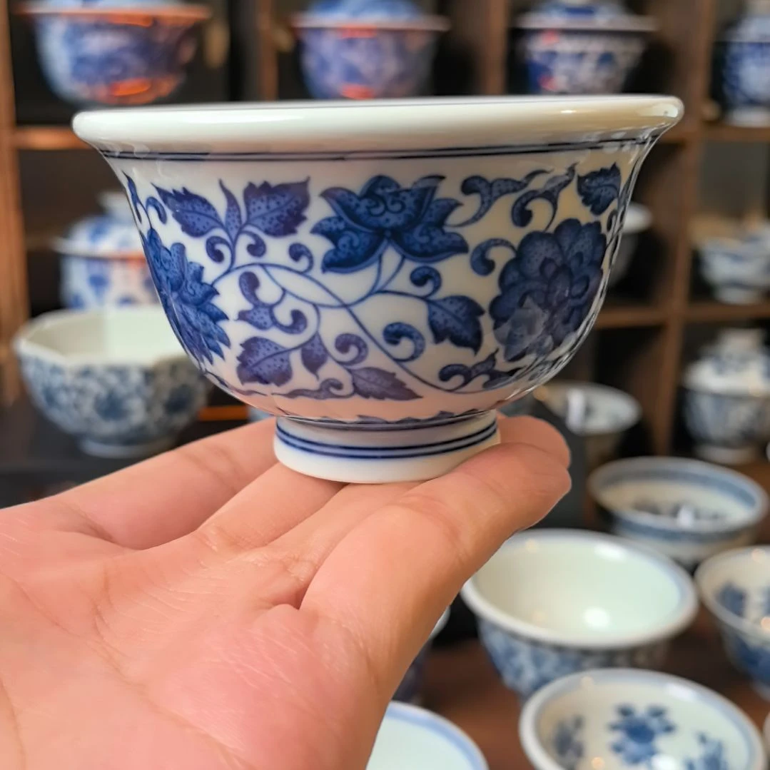 点工青花缠枝莲压手杯100cc