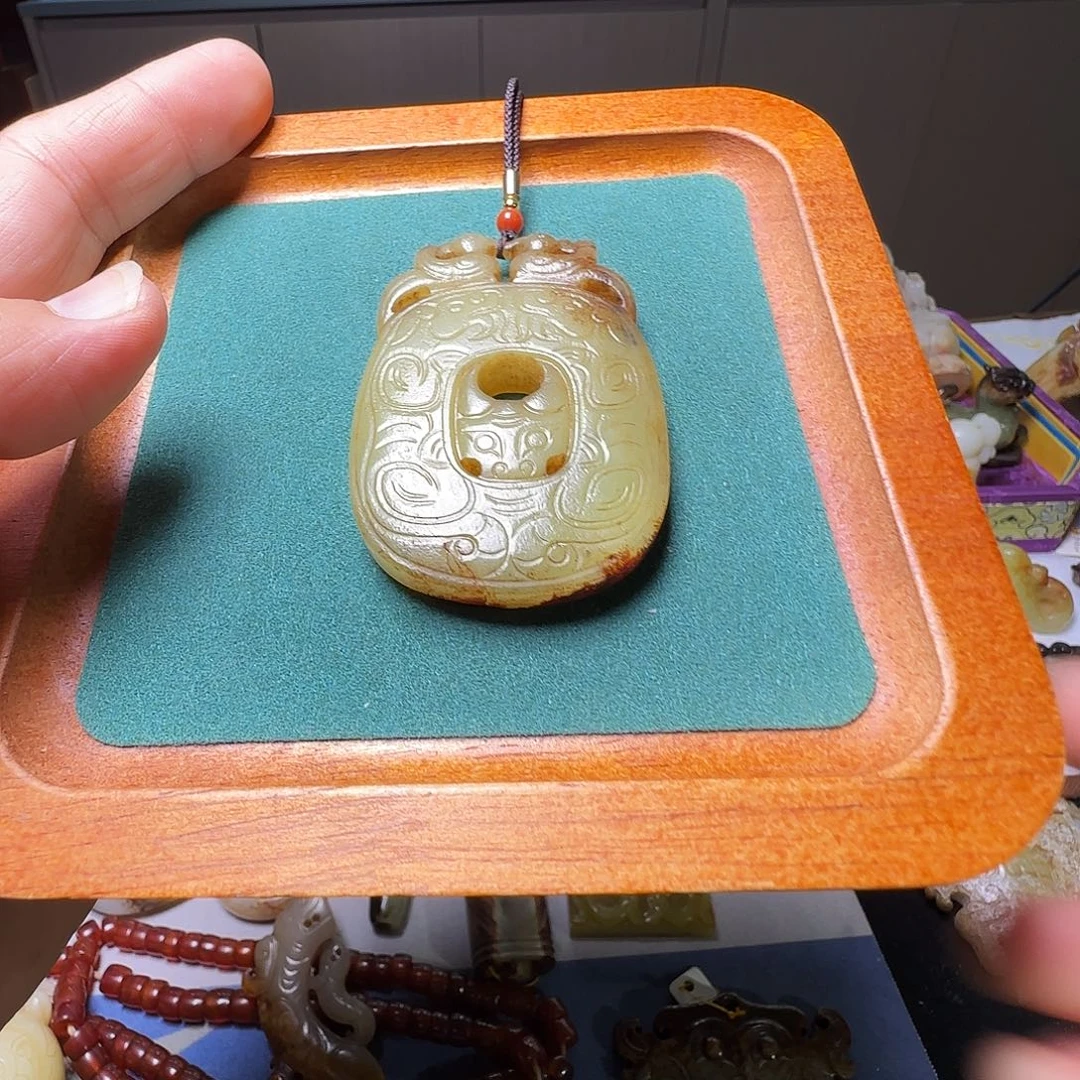 用***4和田玉未镶嵌挂件