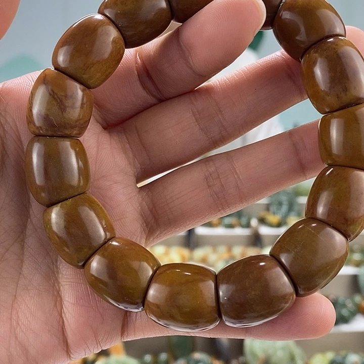 透闪石质玉手链未镶嵌一**民