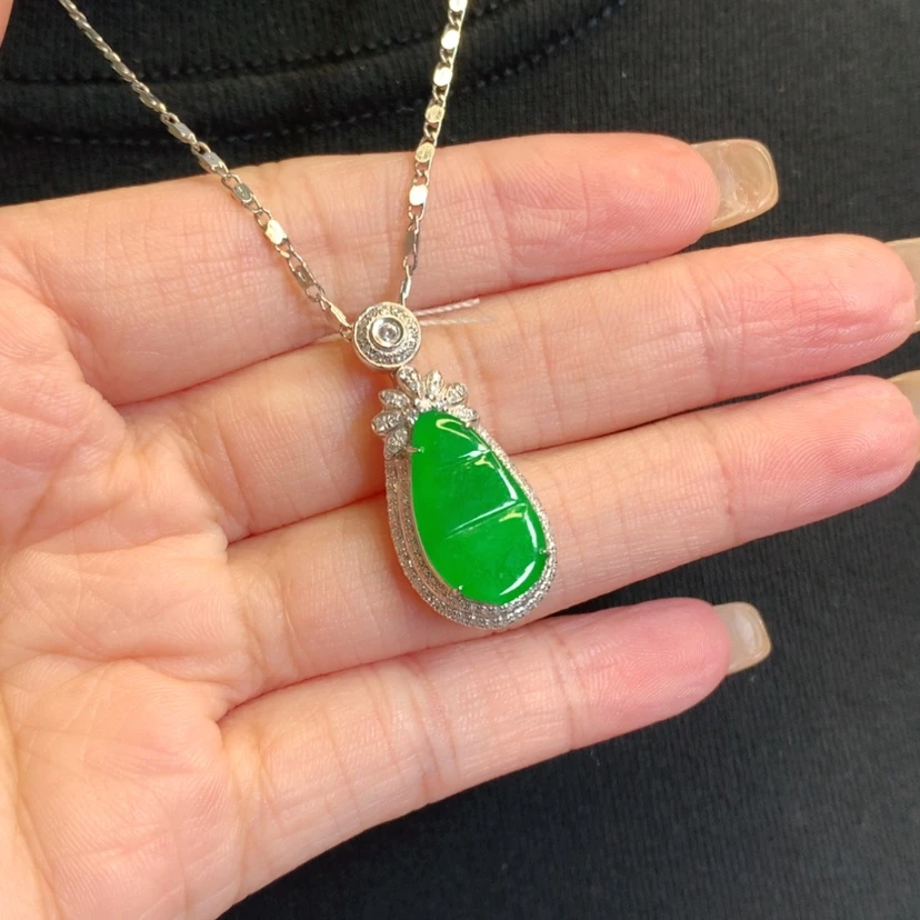 【闪购商品】翡翠18K金镶嵌颈饰福豆