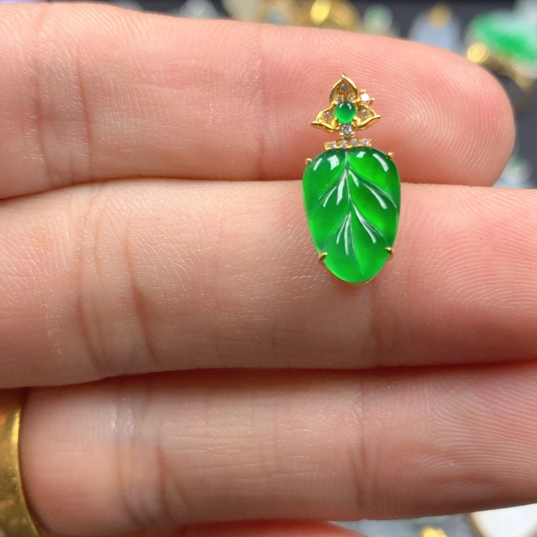 【闪购商品】翡翠颈饰18K金镶嵌依*翡翠