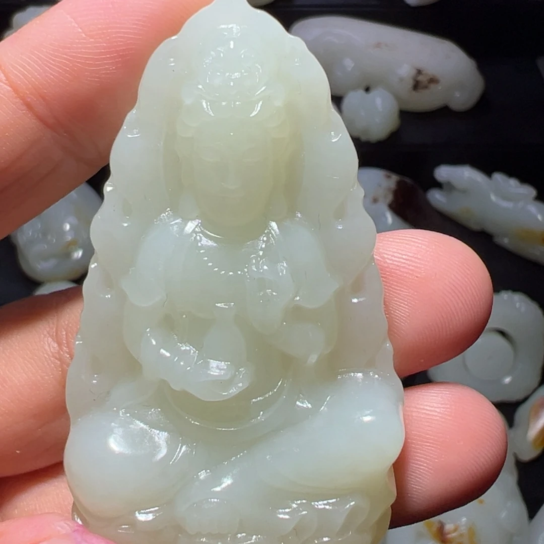 狂***兔和田玉未镶嵌颈饰