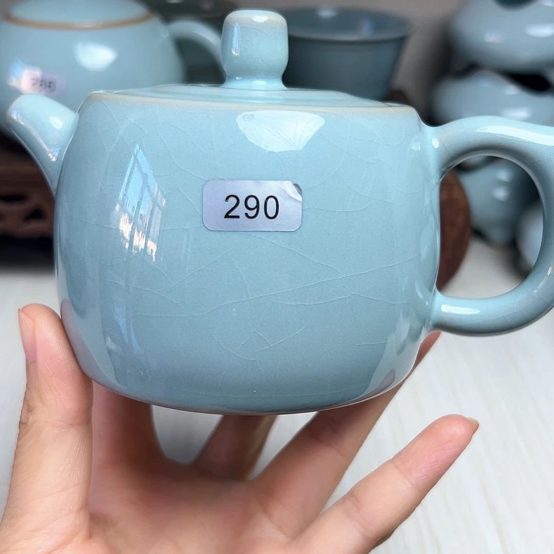 天青色井栏壶微微瑕