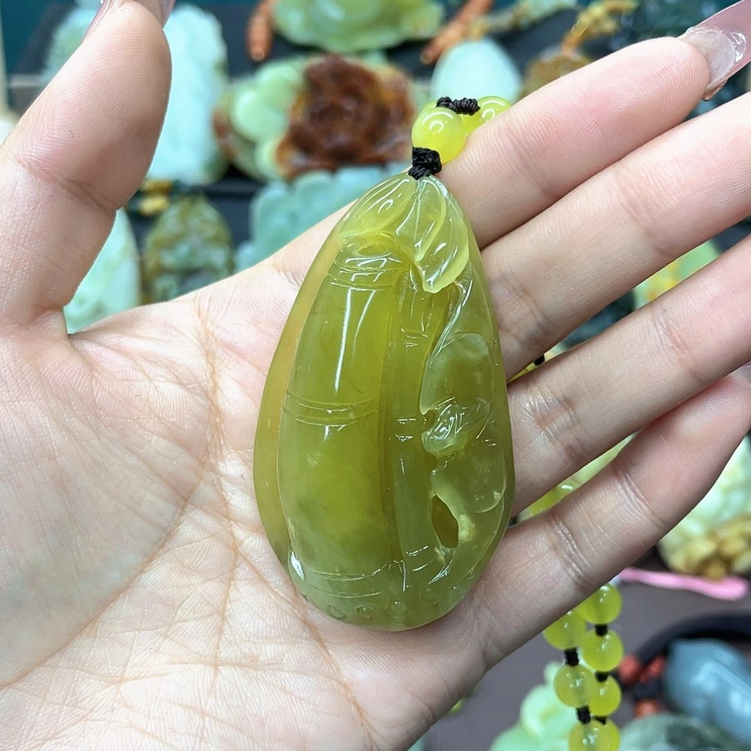 蛇纹石玉颈饰未镶嵌