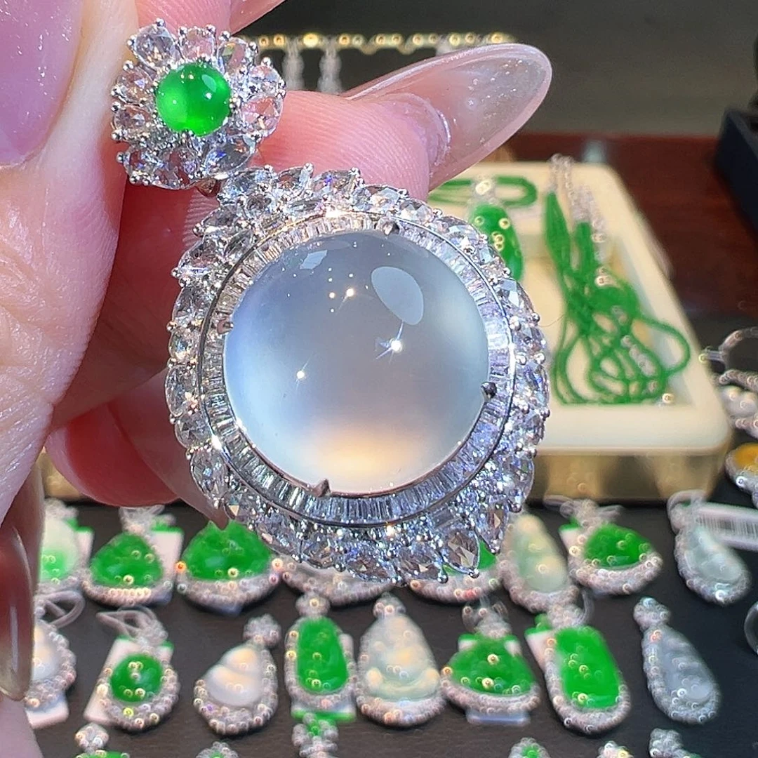 翡翠吊坠(不含链)18K金镶嵌翡翠