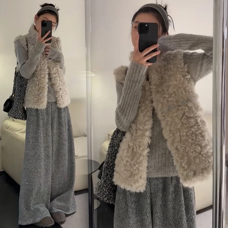孕妇装秋冬2025穿搭轻熟风羊羔毛马甲搭配针织打底衫阔腿裤三件套