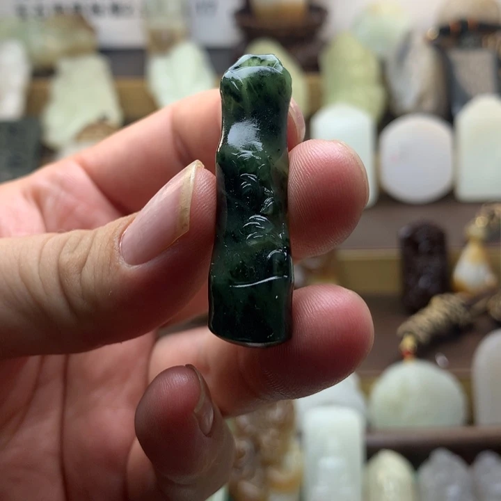 【闪购商品】颈饰未镶嵌和田玉（碧玉）