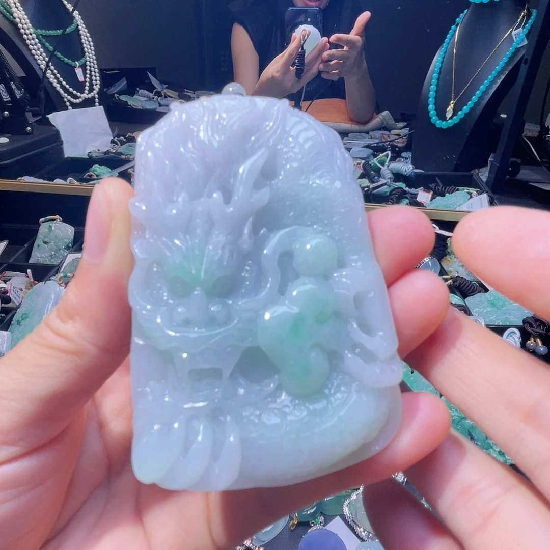 颈饰未镶嵌翡翠一个